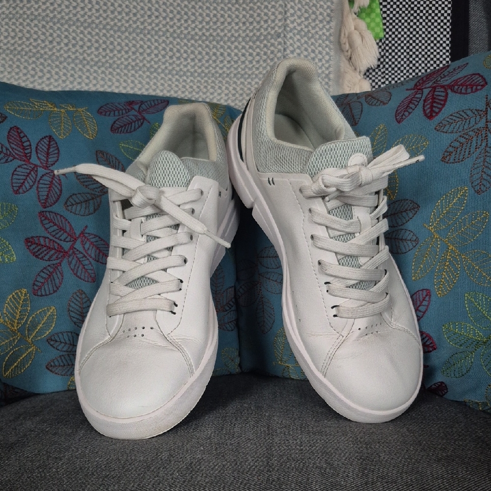 On Clouds 'The Roger' Sneakers